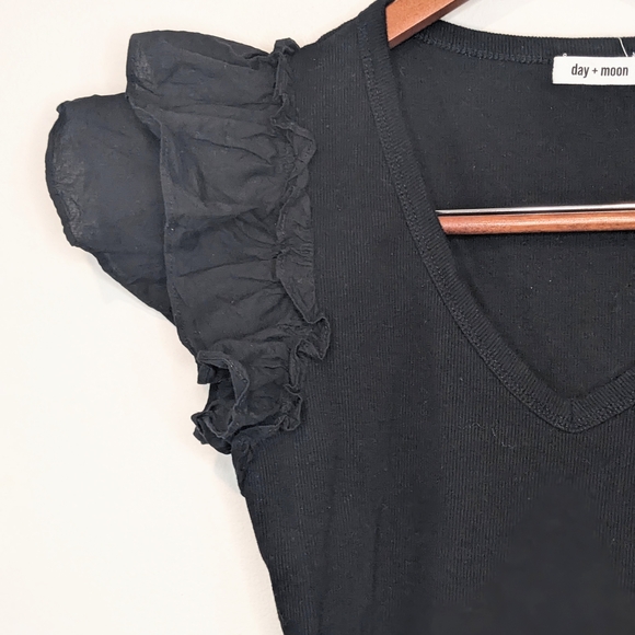Day+Moon Black Ruffled Sleeve Ribbed Bodysuit M - Picture 3 of 6